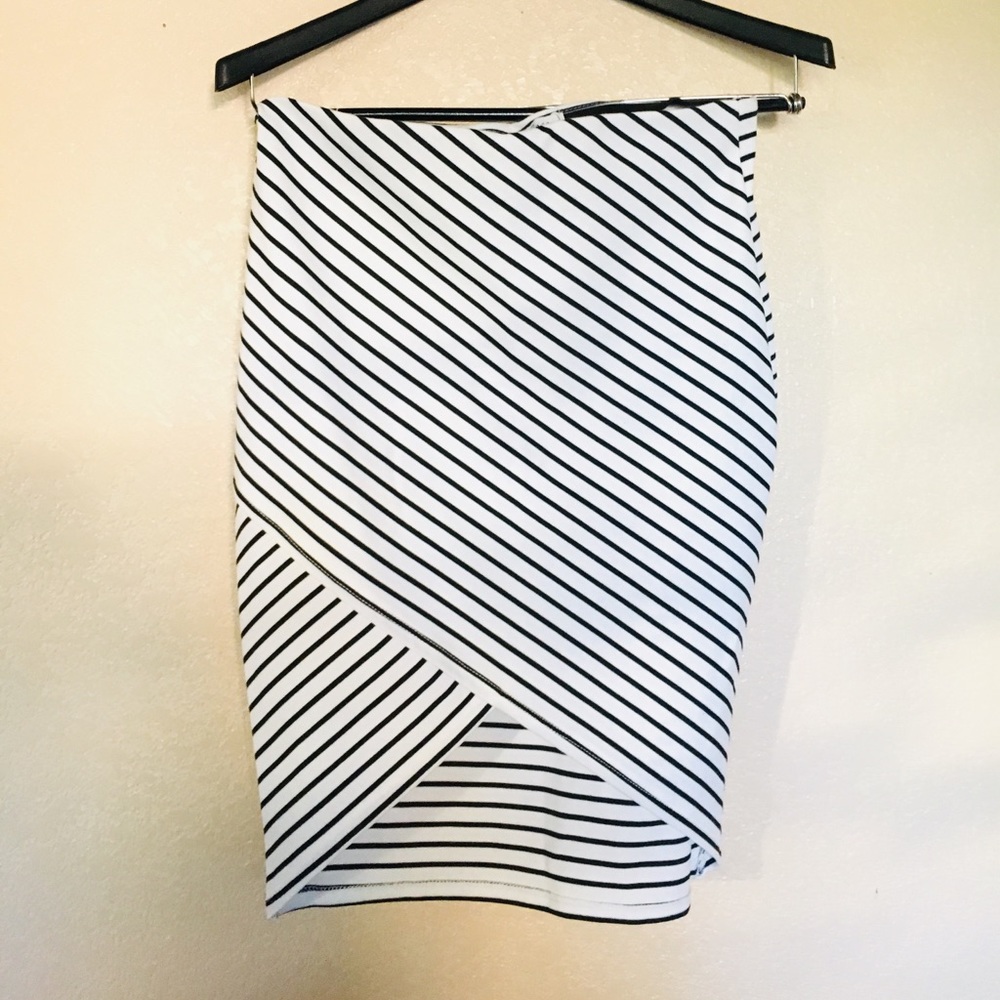 Zara: Stripped skirt
